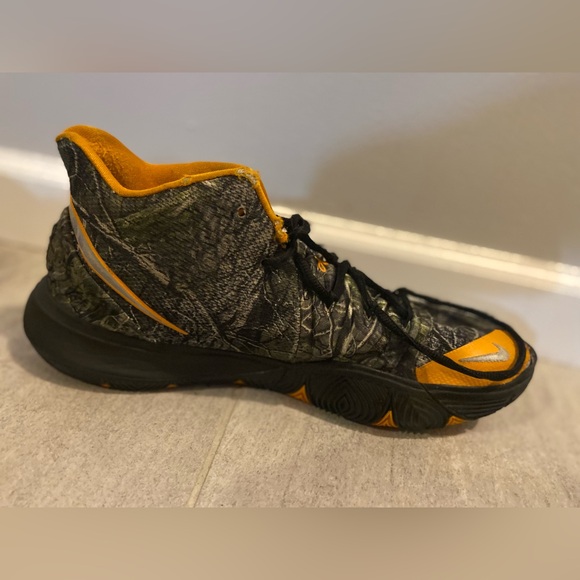 Nike Kyrie 5 “Taco” PE main image 6